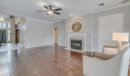 1800 Southwicke Dr, Lewisville TX  75022-8430 exterior