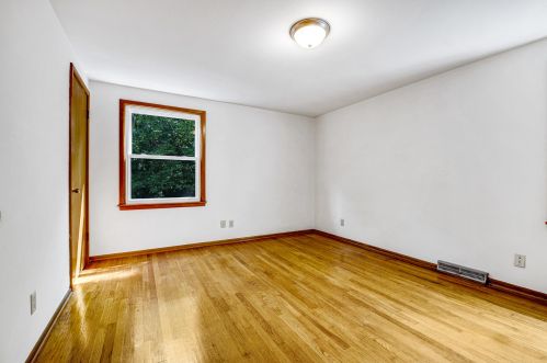 9019 Poplar Dr, Thiensville WI  53097-3155 exterior