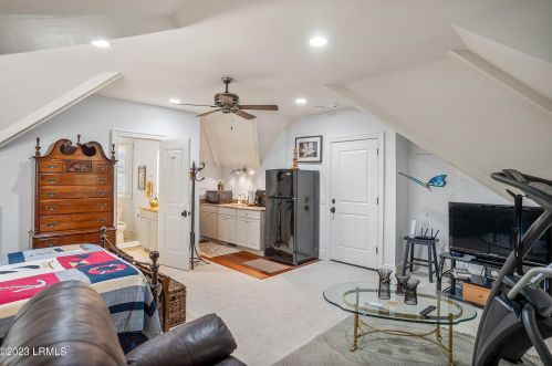 66 Bay Dr, Beaufort SC  29907-1755 exterior