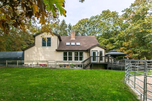 95 Hunter Ave, Miller Place, NY 11764-3114