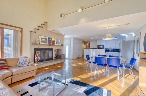 139 Wyneding Hill Rd, Manchester CT  06040-6608 exterior