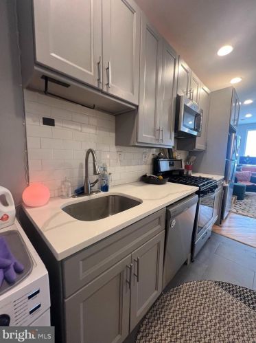 1711 6th St, Philadelphia PA  19122-2912 exterior