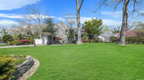 255 Maple St, Islip Manor NY  11751-4801 exterior