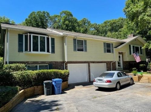 15 Lena Dr, Uncasville CT  06382-1405 exterior