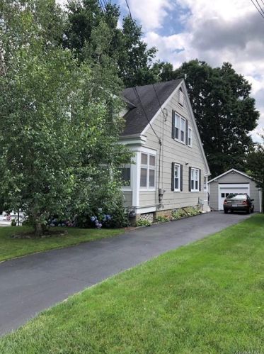 16 Chestnut St, Cornwall, NY 12518-1408