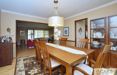 18 Hamilton Dr, East Brunswick NJ  08816-2709 exterior