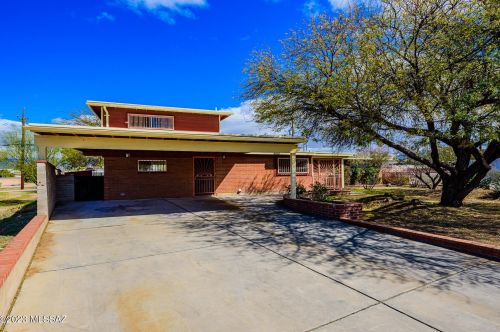915 Sherwood Village Dr, Tucson, AZ 85710-5826