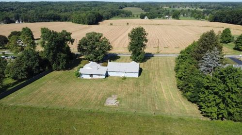 4296 Seneca Rd, Hermitage, PA 16150-9631