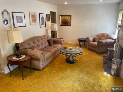 281 Lindbergh Blvd, Teaneck NJ  07666-6542 exterior