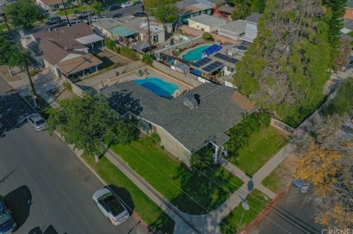 8341 Cantaloupe Ave, Van Nuys CA 91402-3806 exterior