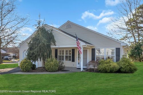 25 Cottontail Dr, Bricktown, NJ 08724-5030