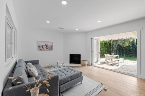 12432 La Maida St, North Hollywood CA  91607-3507 exterior