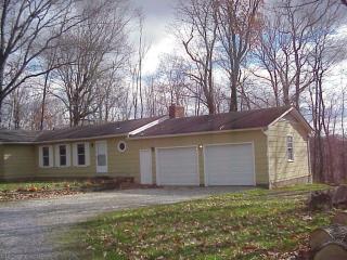 6633 Seville Rd, Seville, OH 44273-9149