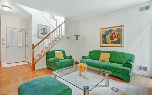 20 Four Oaks Rd, Bedminster NJ  07921-2048 exterior