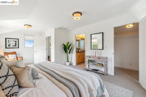 5904 Canning St, Oakland CA 94609-1306 exterior