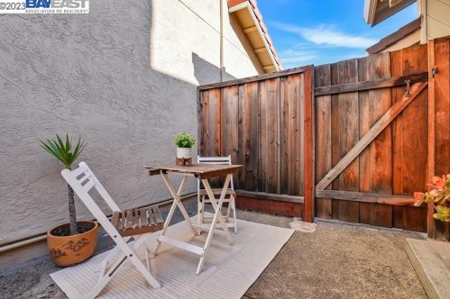 32824 Oakdale Ct, Union City CA  94587-5426 exterior