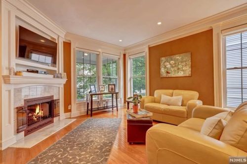 47 Hunters Run, Oakland NJ  07436-2346 exterior