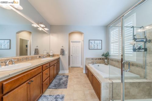 15 Solstice Ct, Oakley CA  94561-1759 exterior