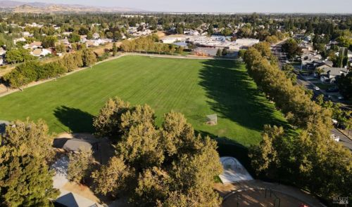 560 Owl Ct, Vacaville, CA 95687-7246