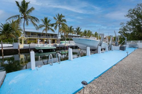 16 Corrine Pl, Key Largo FL 33037-4203 exterior