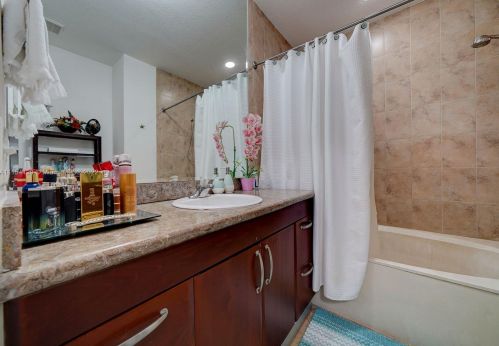 17845 74th Ct, Hialeah FL  33015-8441 exterior