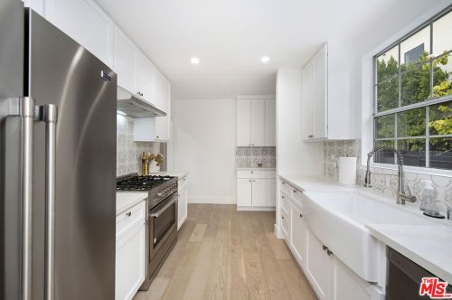 5143 Newcastle Ave, Van Nuys CA  91316-3512 exterior