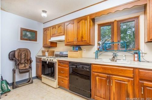 45 Walnut St, Bristol CT  06010-4332 exterior