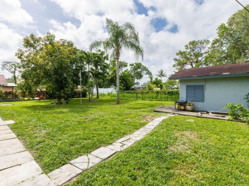 5272 Lake Blvd, Delray Beach FL  33484-4270 exterior