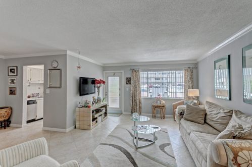 101 Doolen Ct, West Palm Beach, FL 33408-5605