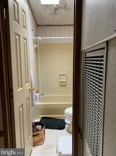 1002 Redwood Dr, Breinigsville PA  18031-1627 exterior