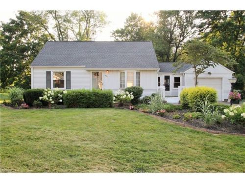 211 Saratoga Ave, Canton, OH 44708-5711