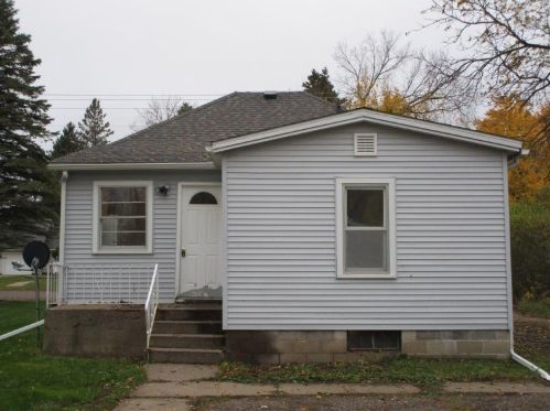 303 10th St, Cameron WI  54822-4420 exterior