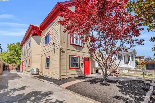 5531 Fremont St, Oakland CA 94608-2216 exterior