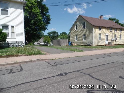 60 North St, Manchester CT  06042-2021 exterior