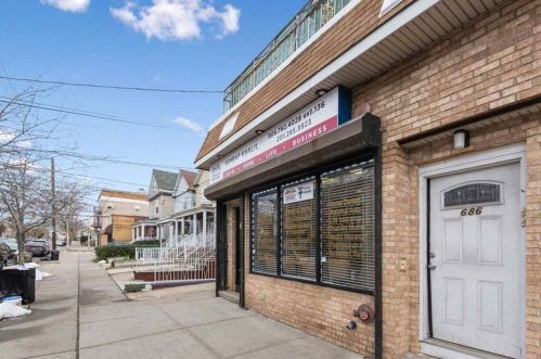 686 Kennedy Blvd, Bayonne, NJ 07002-7702