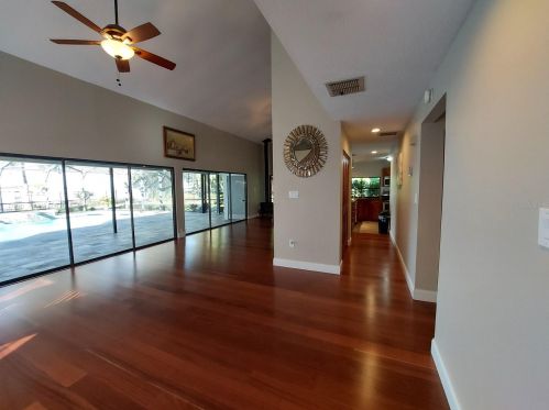 335 Shorewood Dr, Tavares, FL 32778-2026