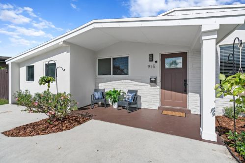 915 27th Ave, Boynton Beach, FL 33435-7938