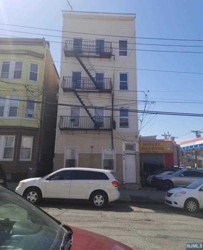 142 Mill St, Paterson, NJ 07501-2734