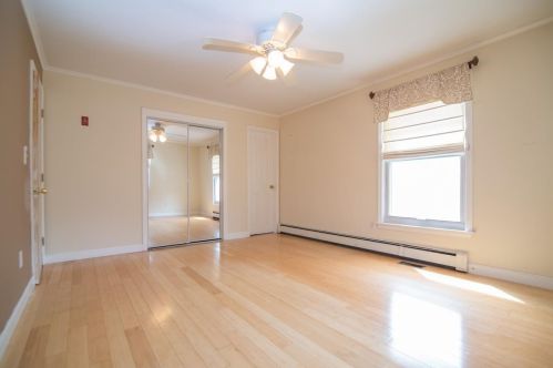 13 Harvey Rd, Londonderry NH  03053-7412 exterior