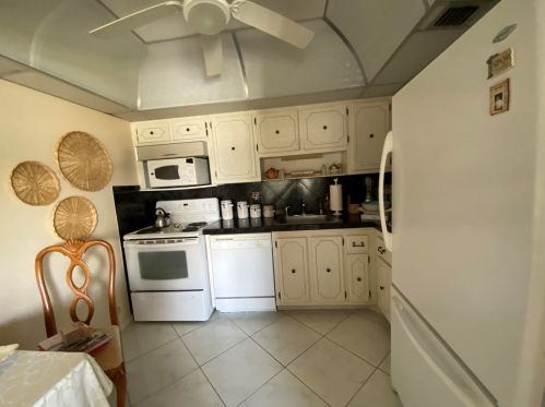 213 Wellington B, West Palm Beach, FL 33417-2534