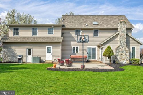 75 Maple Ave, Bareville PA  17540-9602 exterior