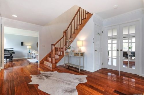 17 Hearthstone Cir, Scarsdale, NY 10583-1201