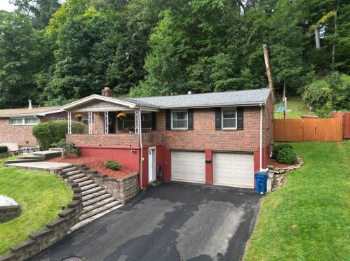 4815 Hialeah Dr, Pittsburgh, PA 15239-2403