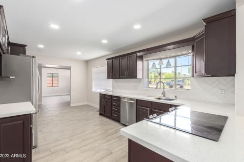 4112 18th Ave, Phoenix AZ  85015-5246 exterior