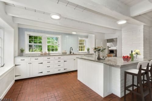 2041 Raritan Rd, Scotch Plains NJ  07076-4711 exterior