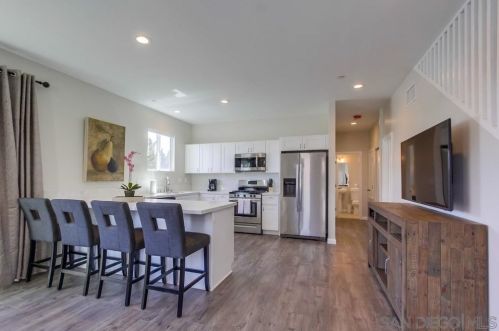 1261 Goshen St, San Diego CA 92110-1403 exterior