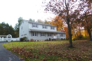 77 Hall Rd, Bridgeport, CT 06612-1731