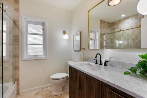 4150 Lake Dr, Milwaukee WI  53211-1719 exterior