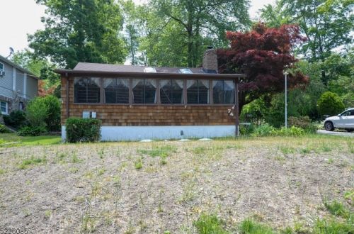 74 Pinecliff Lake Dr, West Milford Lakes NJ  07480-1381 exterior