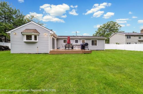 13 Pelican Dr, Berkeley Township NJ 08721-1654 exterior